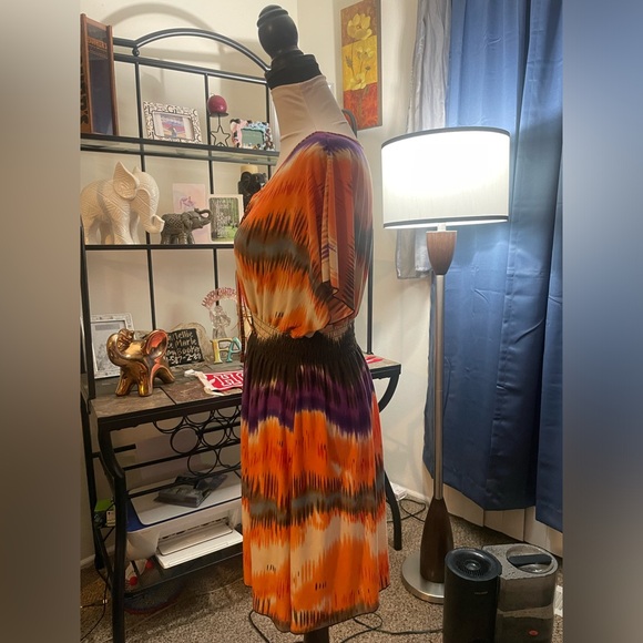 Multicolored mini dress in a thin, slowing material - Picture 2 of 4